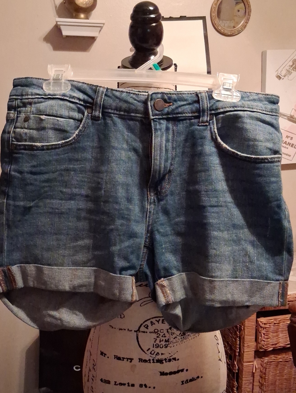 NORDSTROM CASLON Medium Wash Rolled Cuff Denim Shorts Womems SIZE 8-10 (28)